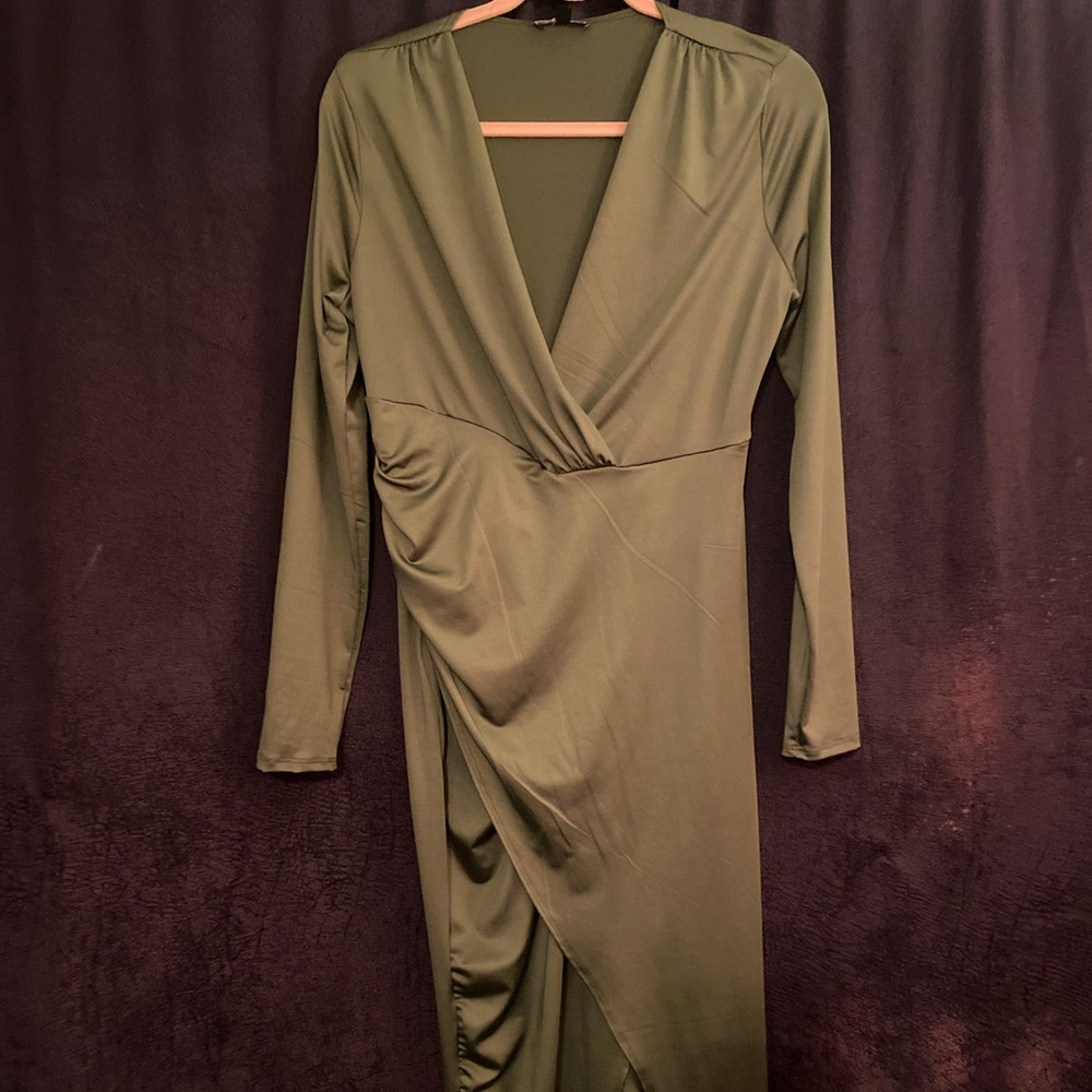 Dress  midi with thigh slit, can fit Lg/xl